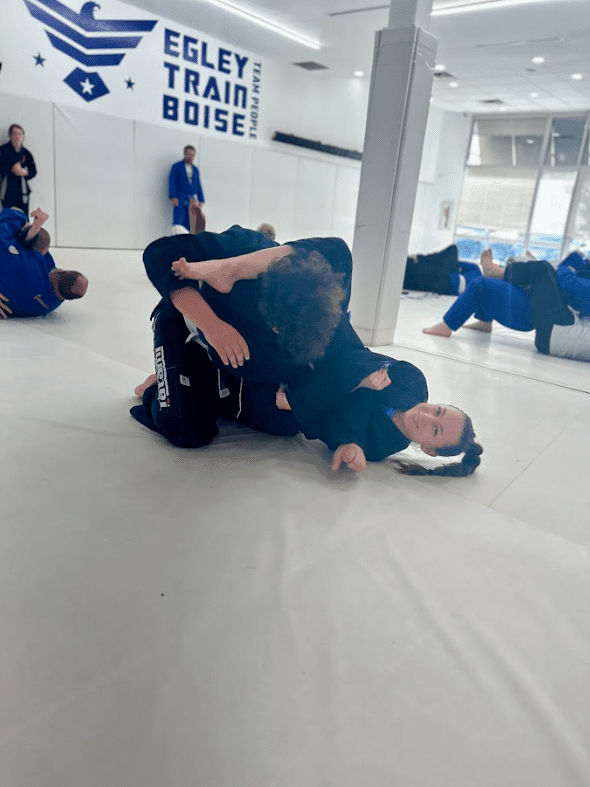 An adult self-defense course offers a first-class defense system to ensure personal safety and security.